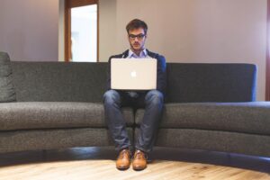 離職率が低い会社の特徴とはどのようなものですか？