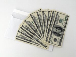 年収100万アップを実現するための具体的な方法は？