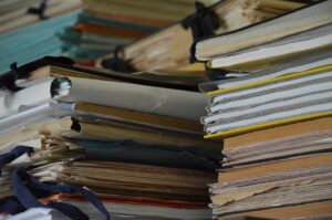 退職書類を郵送する際の注意点と手続きは？